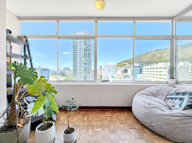 2 Bedroom Property for Sale in Sea Point Western Cape